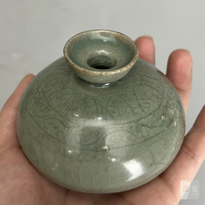 明代 高丽青釉暗刻花卉纹油壶 - 图11